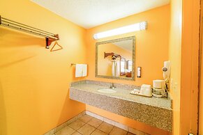 Crown Inn By OYO Denver Tx