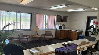 Clarion Hometown Inn