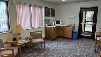 Clarion Hometown Inn