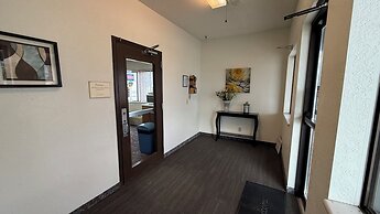 Clarion Hometown Inn