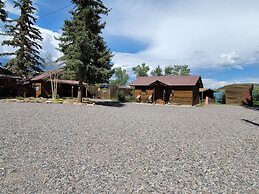 Chinook Cabins & RV Park