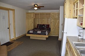 Chinook Cabins & RV Park