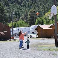 Chinook Cabins & RV Park