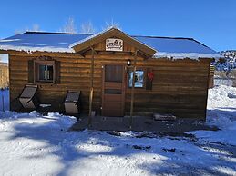 Chinook Cabins & RV Park