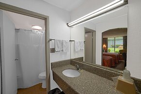 Masters Inn Selma/Smithfield I-95 By OYO