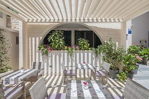 Balatura The Fine Bed & Breakfast