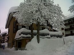Hotel Emet