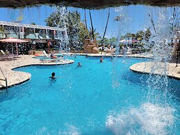 Deluxe Beach Resort - HORA RENTALS