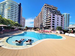 Deluxe Beach Resort - HORA RENTALS