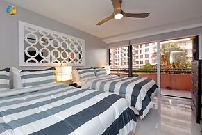 Deluxe Beach Resort - HORA RENTALS