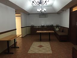 Hotel Maria Luisa Inn & Suites