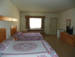 Hotel Maria Luisa Inn & Suites