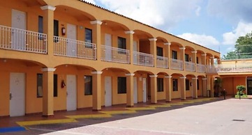 Hotel Maria Luisa Inn & Suites