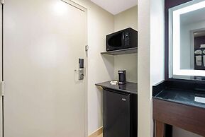 La Quinta Inn & Suites by Wyndham New Cumberland-Harrisburg