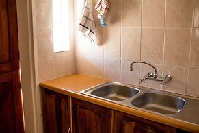 Woodlands Stop Over and Lodge