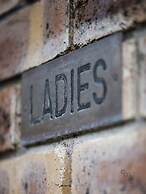 Woodlands Stop Over and Lodge