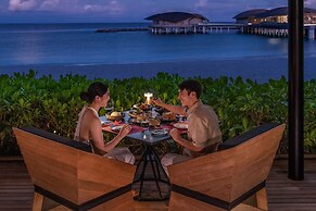 The St. Regis Maldives Vommuli Resort