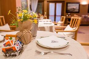 Paradise Hotel & Wellness