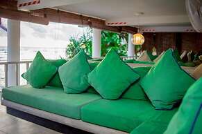 We Are Surfers hotel