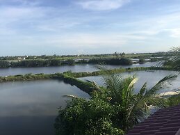 Tra Que Riverside Homestay