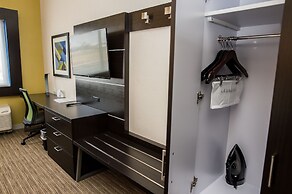 Holiday Inn Express & Suites Marietta by IHG