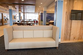 Holiday Inn Express & Suites Marietta by IHG