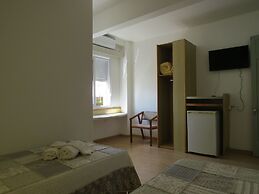 City Hotel