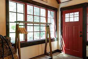 Hideaway Above The Stream