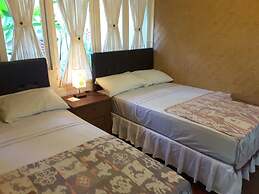 Puri Pandan Restaurant & Bungalows