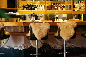 Hotel Das Gastein - including Alpentherme entrance all year and includ