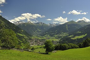Hotel Das Gastein - including Alpentherme entrance all year and includ