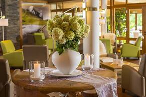 Hotel Das Gastein - including Alpentherme entrance all year and includ