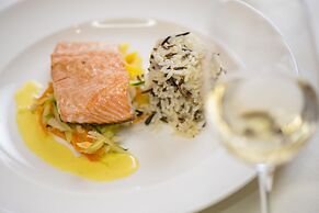 Hotel Das Gastein - including Alpentherme entrance all year and includ