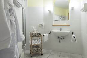 Hotel Das Gastein - including Alpentherme entrance all year and includ