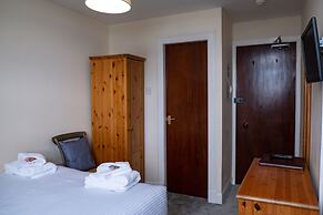 Corran House Guest House & Hostel