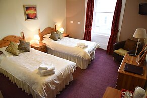 Corran House Guest House & Hostel