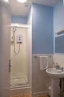 Corran House Guest House & Hostel