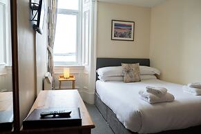 Corran House Guest House & Hostel