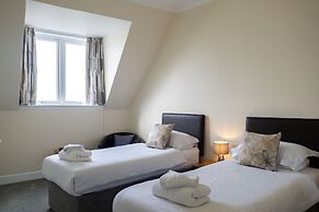 Corran House Guest House & Hostel