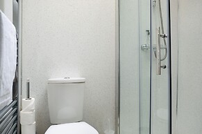 Corran House Guest House & Hostel