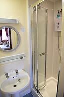 Corran House Guest House & Hostel