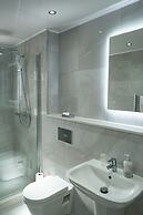 Corran House Guest House & Hostel