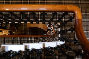 Corran House Guest House & Hostel