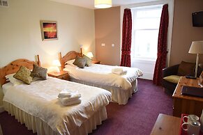 Corran House Guest House & Hostel