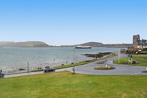 Corran House Guest House & Hostel