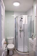 Corran House Guest House & Hostel