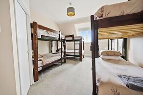Corran House Guest House & Hostel
