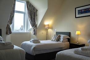 Corran House Guest House & Hostel