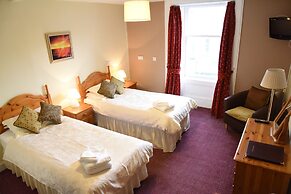 Corran House Guest House & Hostel