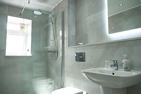 Corran House Guest House & Hostel